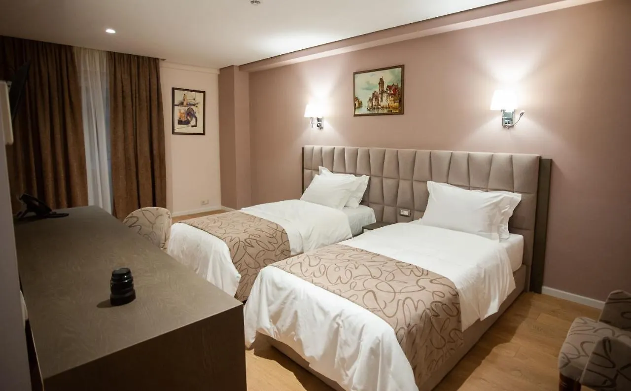 Doanesia Premium Hotel & Spa 地拉那