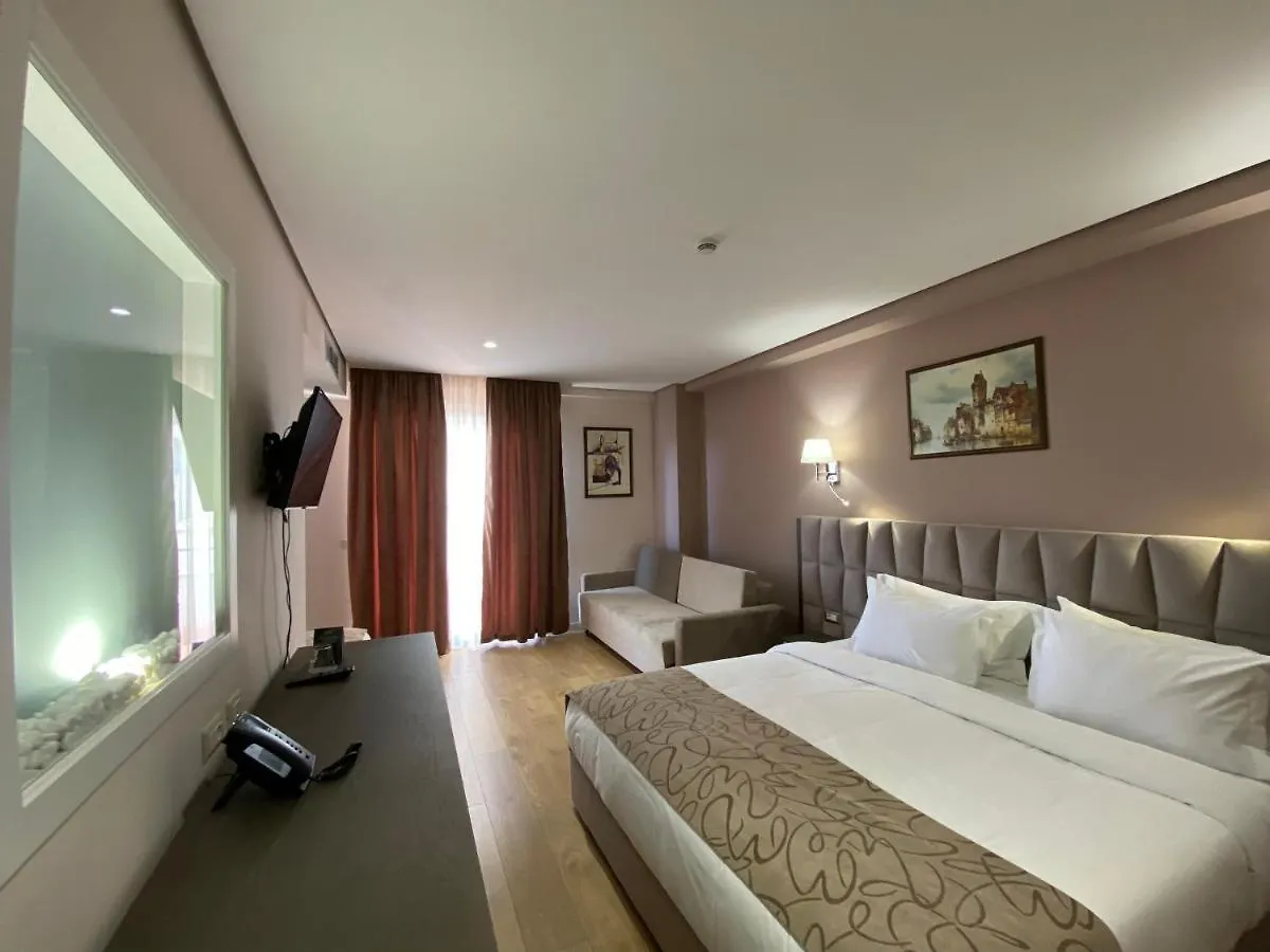 Doanesia Premium Hotel & Spa 地拉那