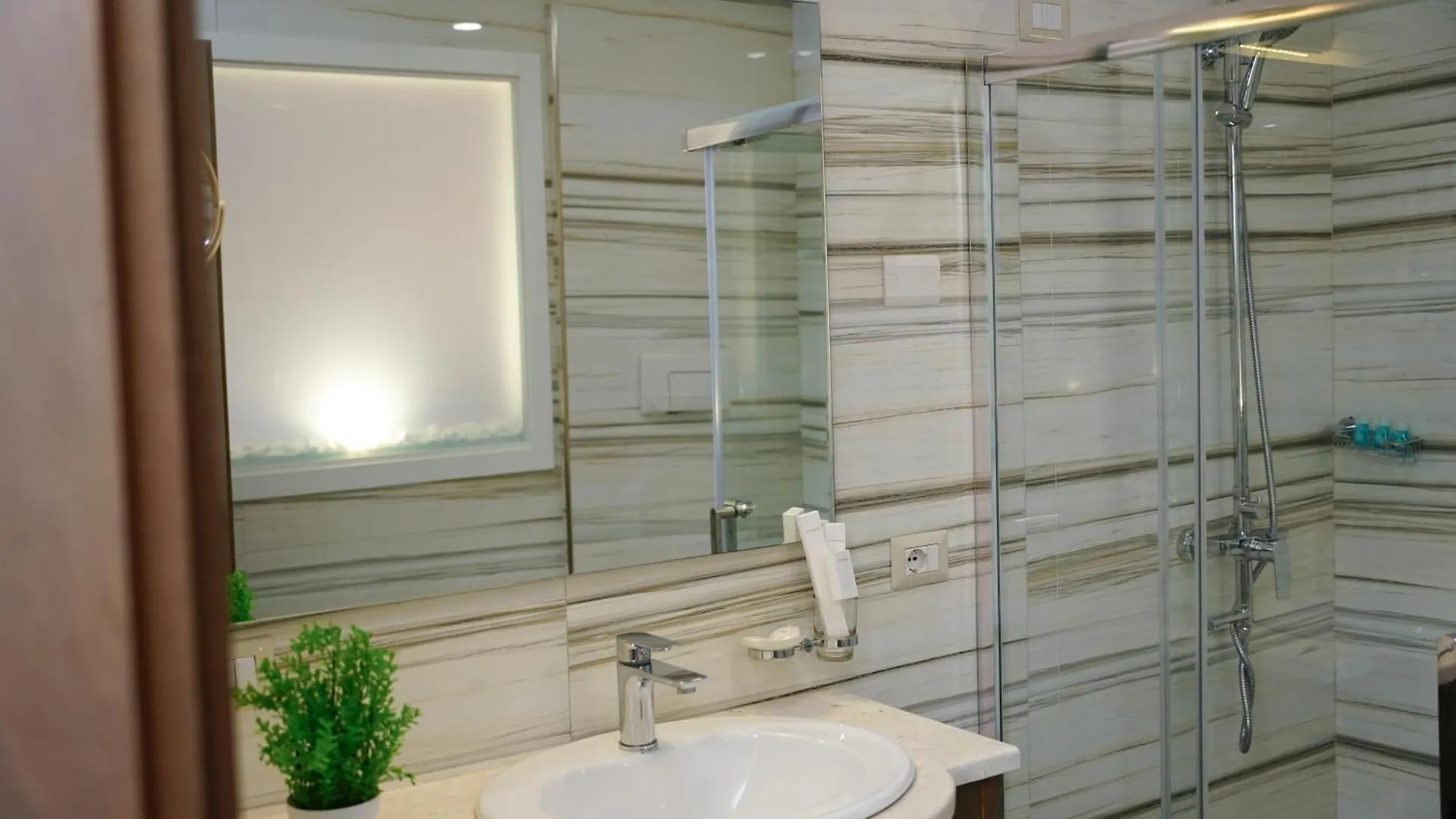 Doanesia Premium Hotel & Spa Tirana
