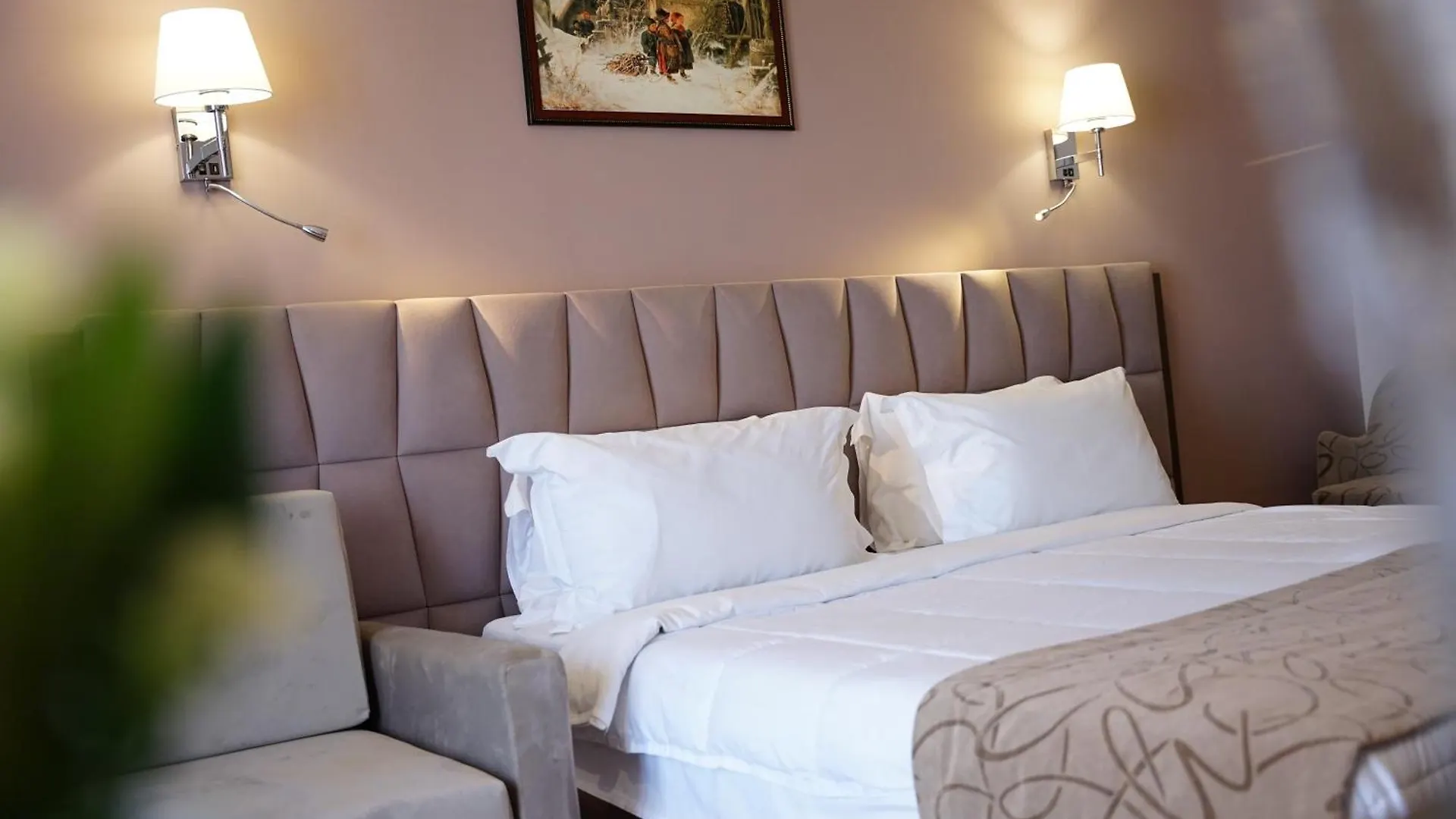 Doanesia Premium Hotel & Spa Tirana 4*,