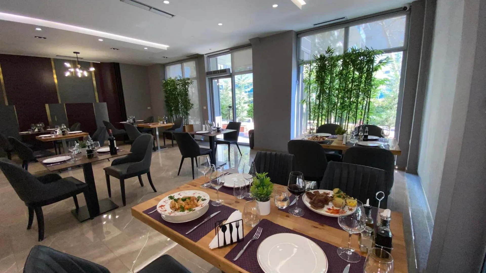 Doanesia Premium Hotel & Spa Mezez