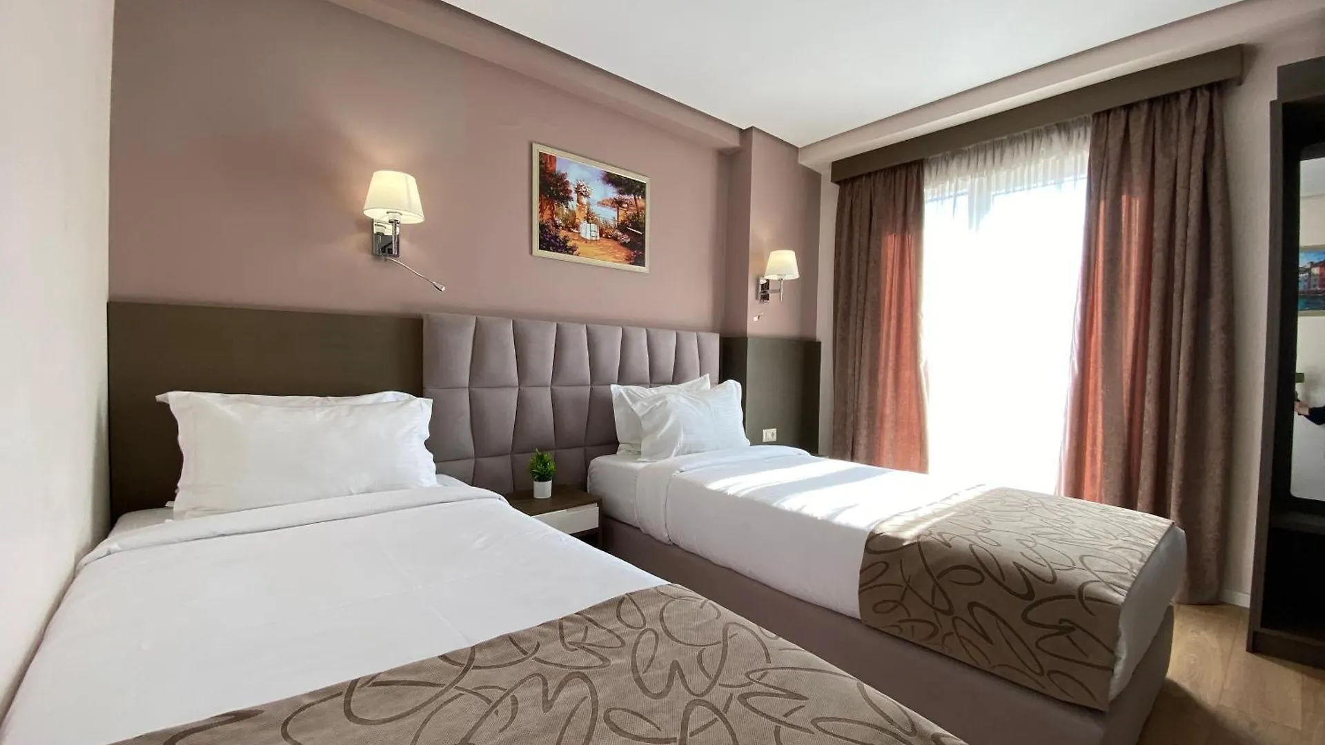 Doanesia Premium Hotel & Spa Tirana 4*,